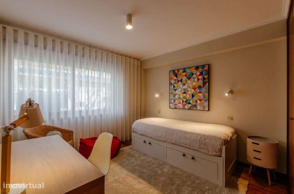 OPORTUNIDADE - Apartamento mobilado T2 na Rua de Gondarém/Foz - Porto - Grande imagem: 5/9