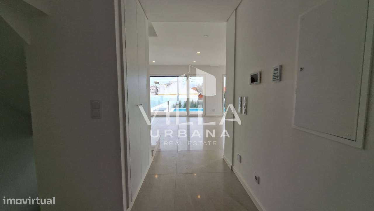 Moradia T3+1 no Centro da Charneca da Caparica-28