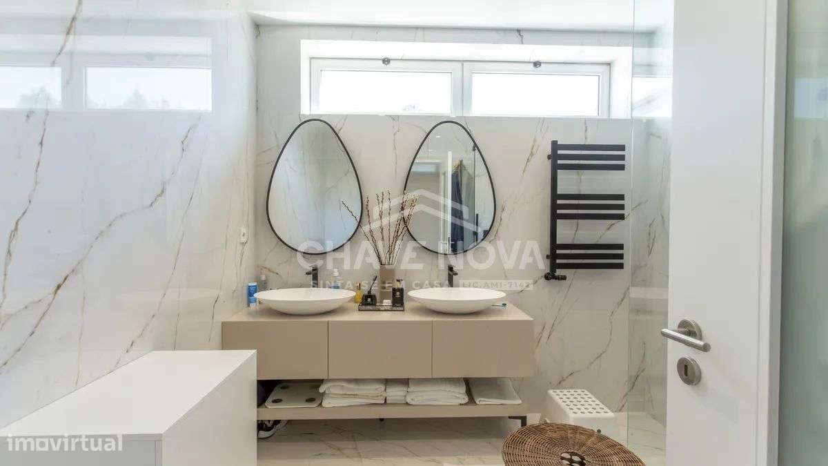 Moradia T3 com 4 casas de banho e piscina na Madalena-28