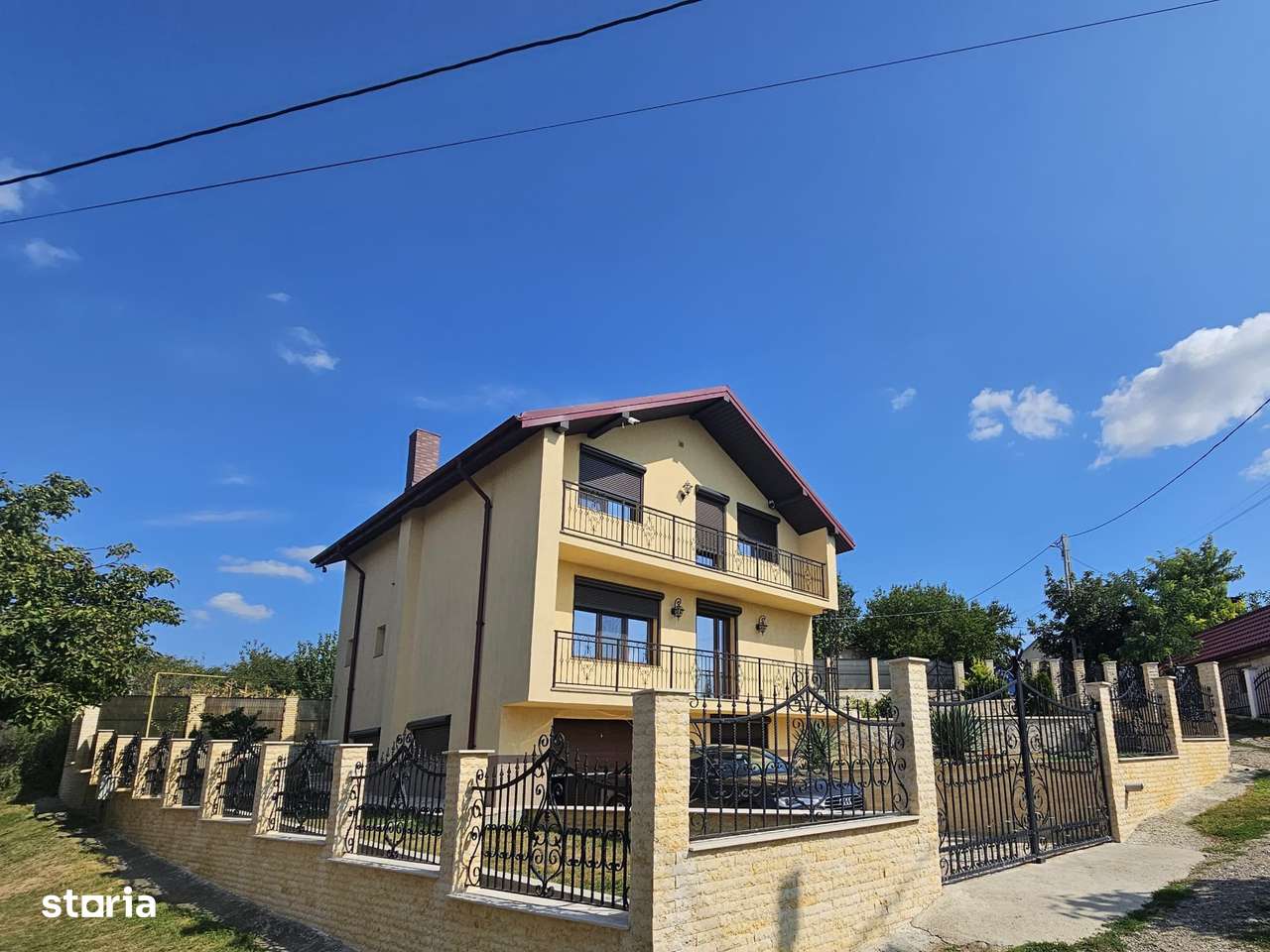 Vilă spațioasă, modernă și confortabilă, în localitatea Letcani. - Imagine principală: 4/20