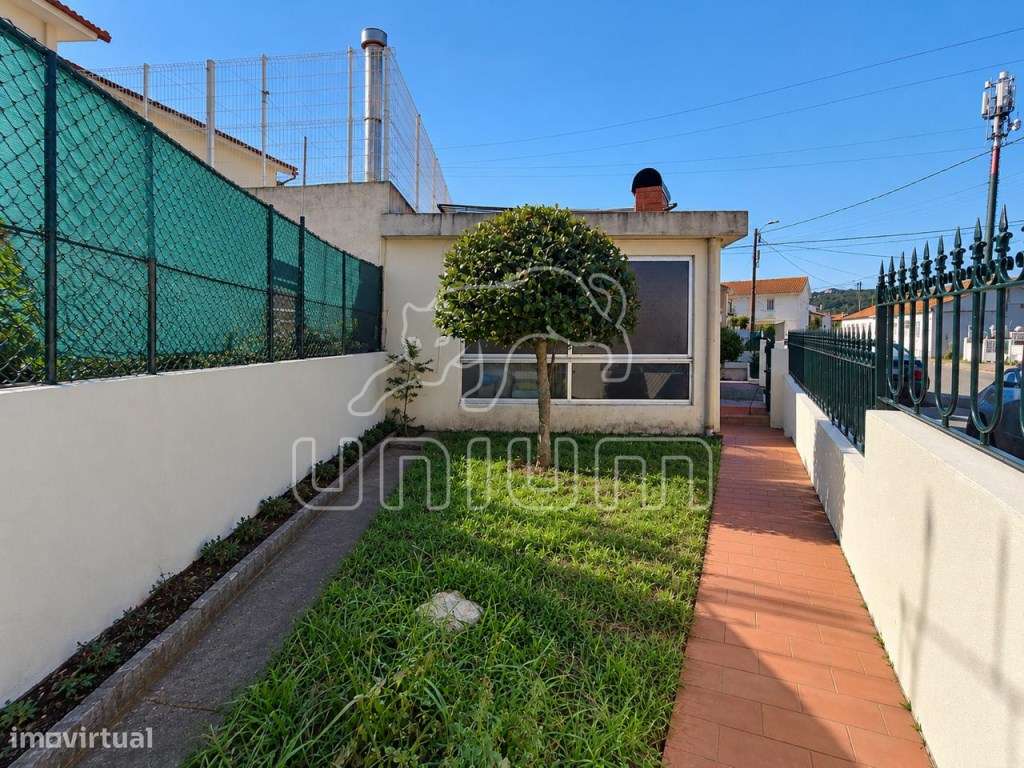 Moradia T3 com logradouro e garagem-11