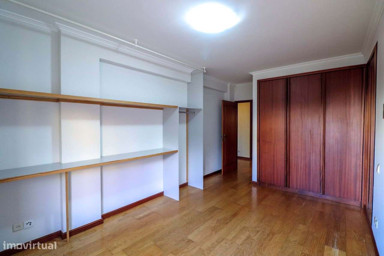 Apartamento T3 com suíte, em Sanguedo-18