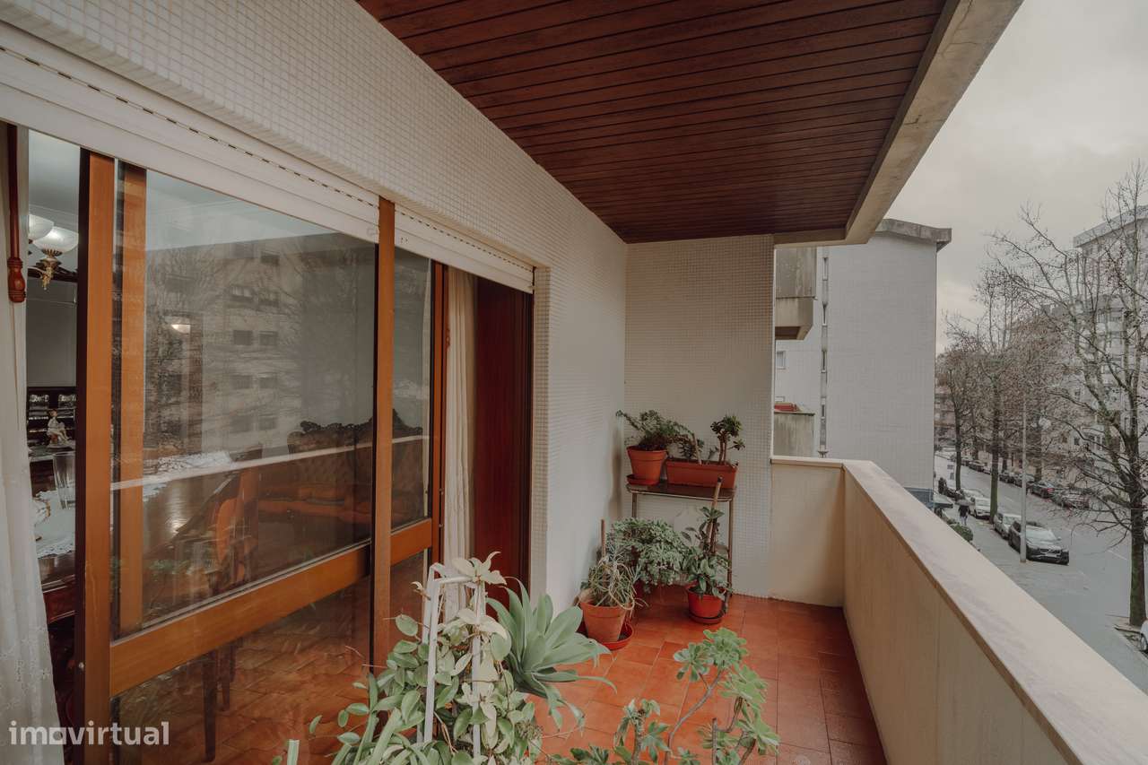 T2 no Centro de Famalicão – Oportunidade de Investimento-14