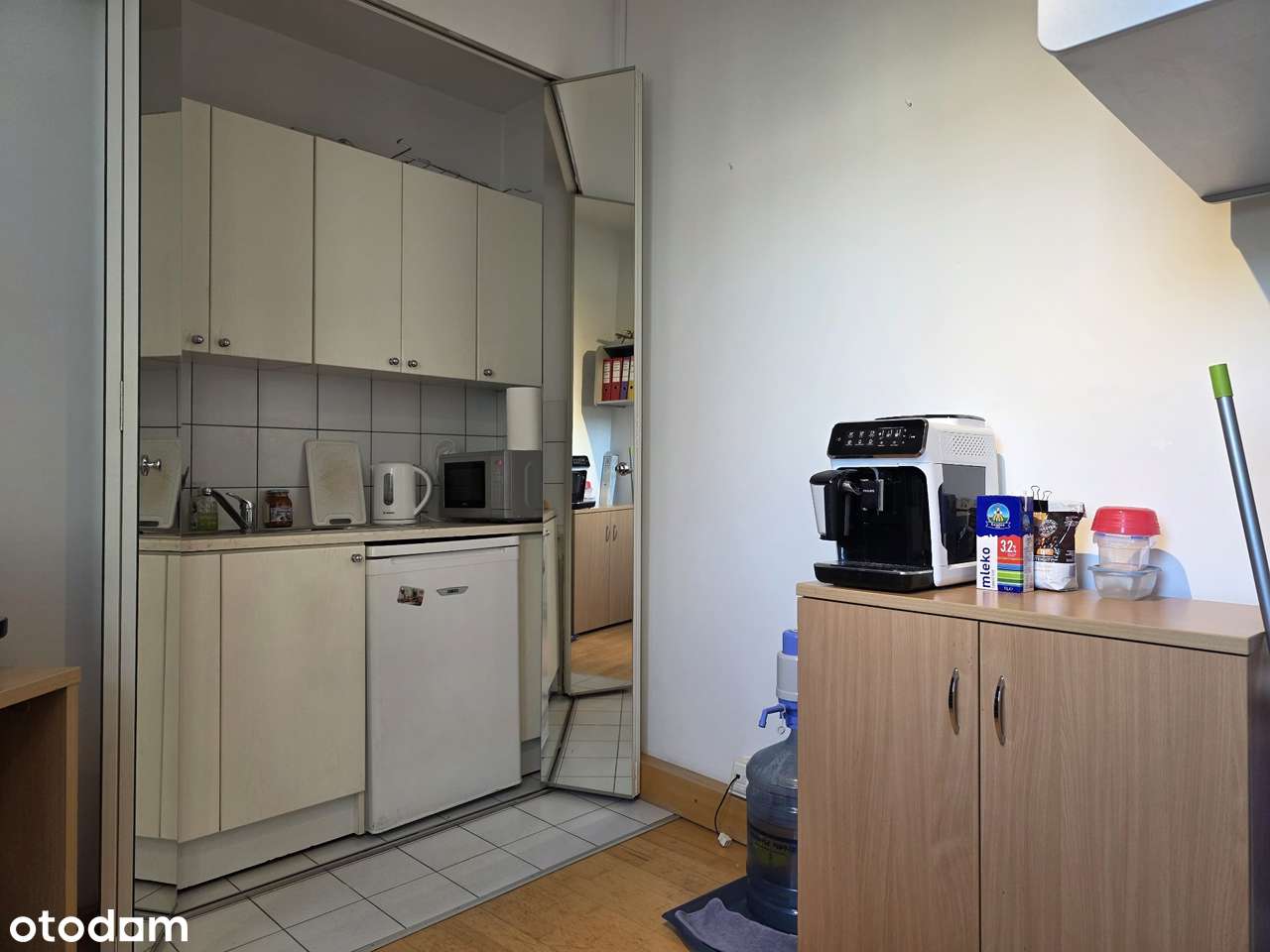 Na sprzedaż 2-pok z oddzielną kuchnią i klimatyzacją w centrum miasta-9