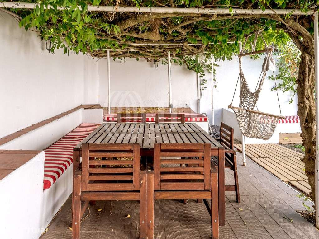 Moradia T4 com garagem e piscina, em Barcarena, Oeiras-24