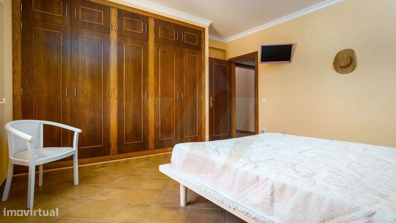 Moradia T4 com Piscina-11