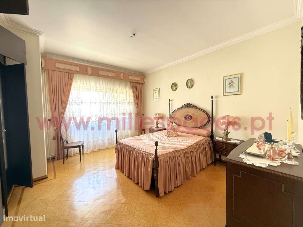 Moradia V6 com Garagem Centro da Cidade-28