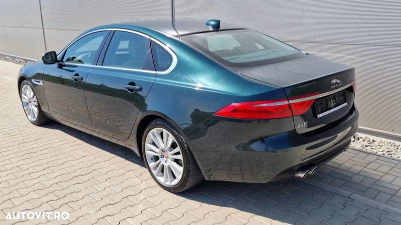 Jaguar XF 20d AWD Portfolio - 5