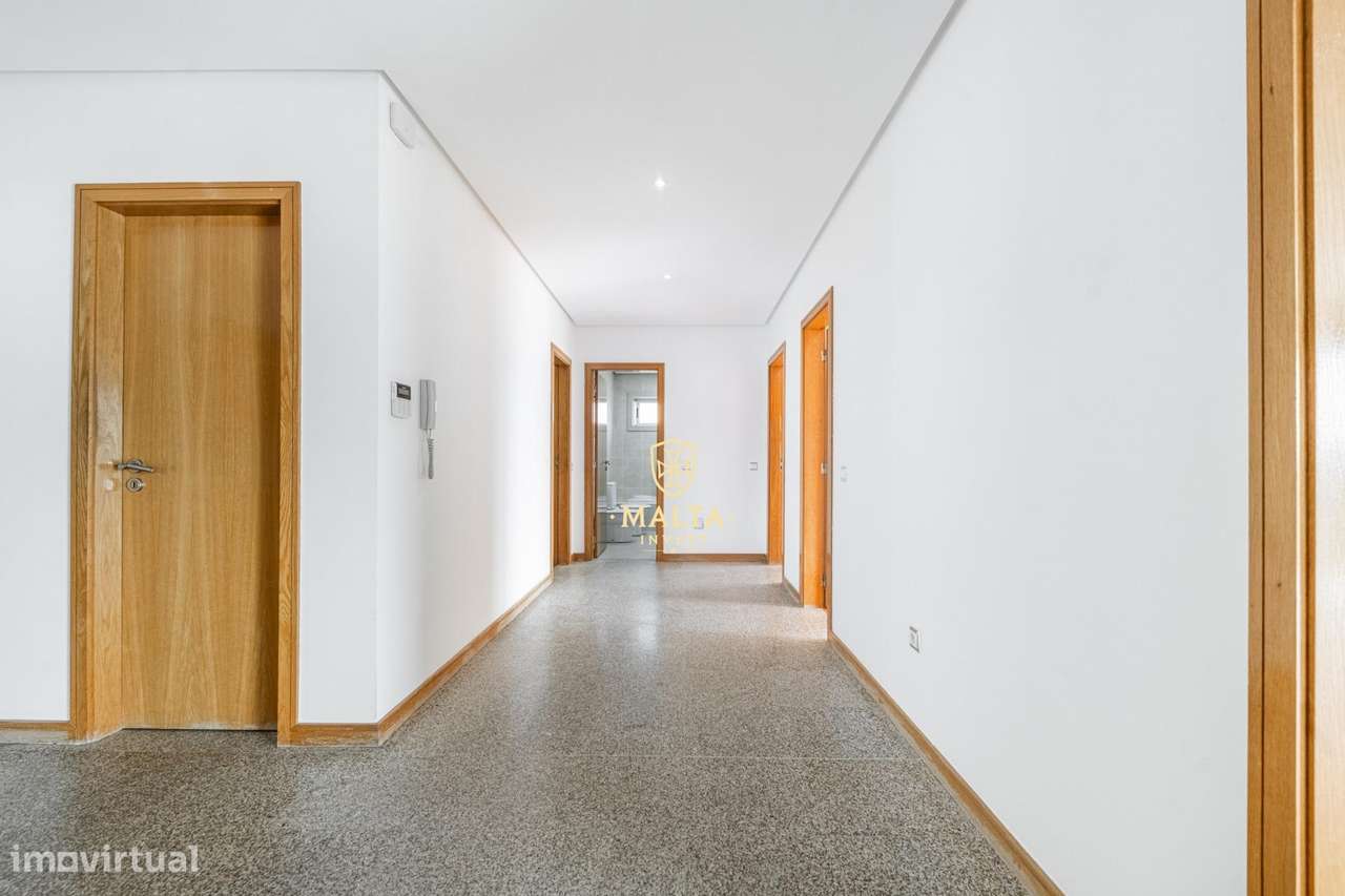 Moradia de Sonho na zona da Falperra!-29