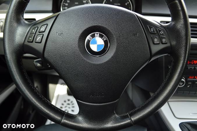 BMW Seria 3 320d xDrive - 19