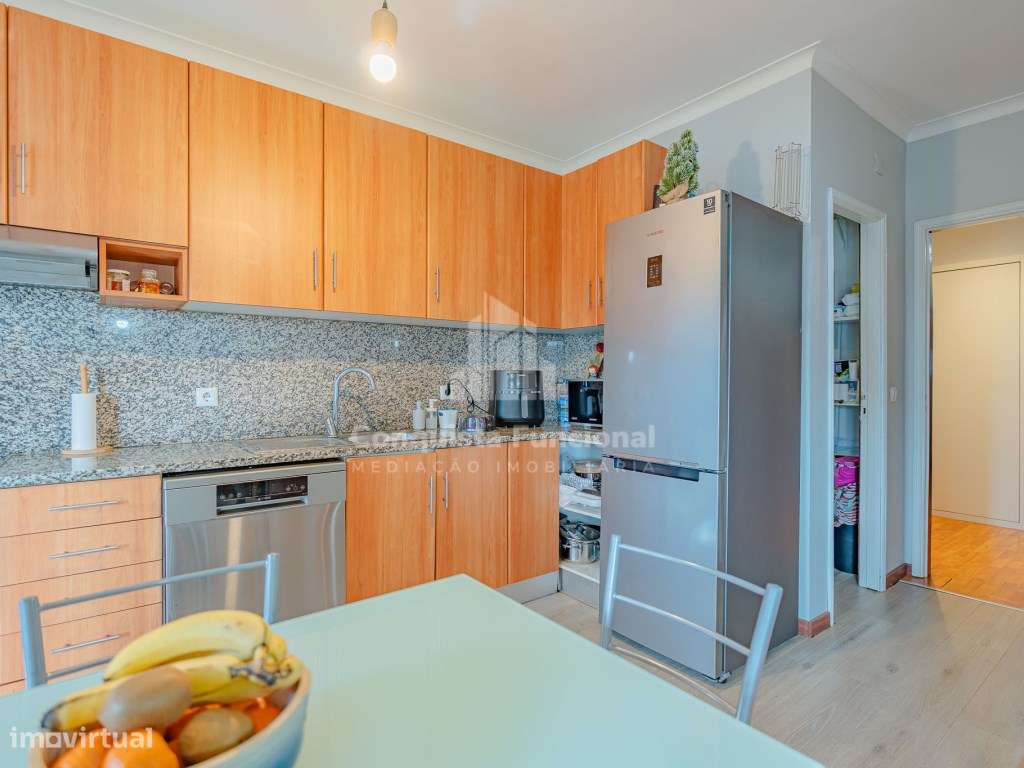 Apartamento T3 situado na zona de Mafamude-7