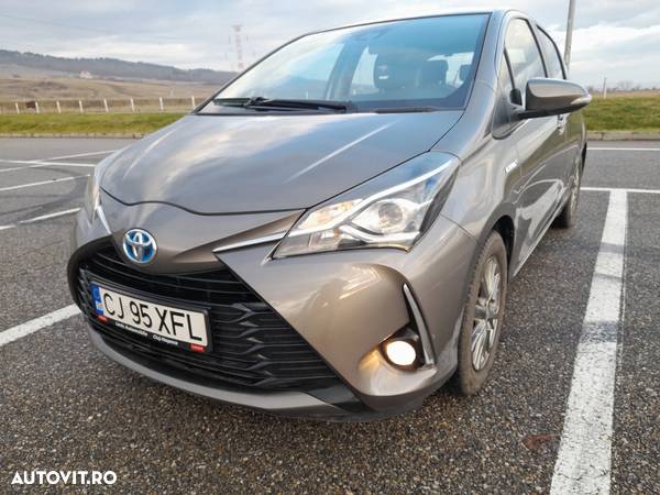 Toyota Yaris 1.5 VVT-i HSD Terra - 1