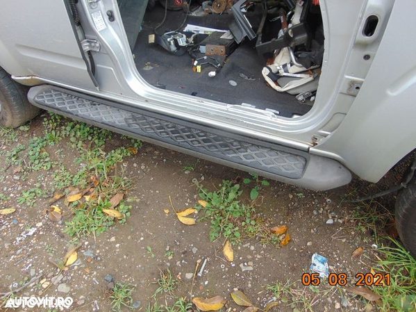 Far Dreapta nissan Pathfinder 2007 SUV Argintiu - 5