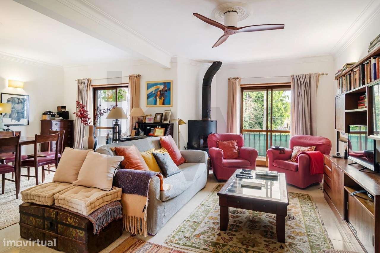 Moradia em Cascais com jardim e piscina e enorme potencial de remodela - Grande imagem: 5/44