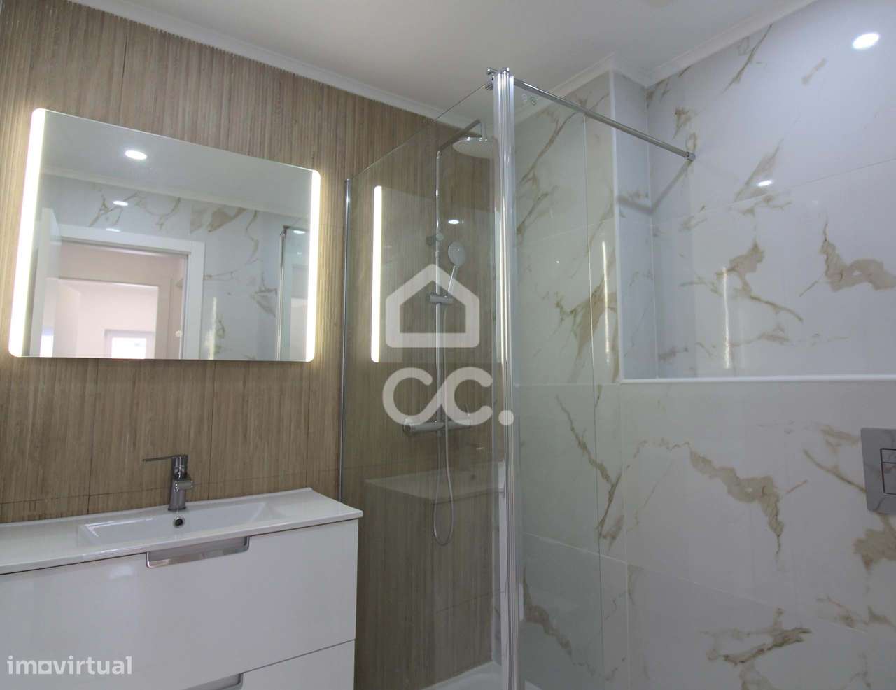 T2 em fase de remodelação, perto da Baía Seixal - Grande imagem: 5/15