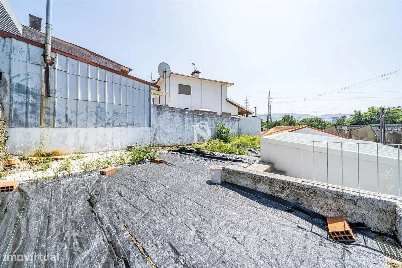 Moradia Térrea T2+1 Renovada | São Martinho do Campo-32