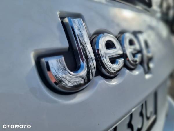 Jeep Grand Cherokee - 26