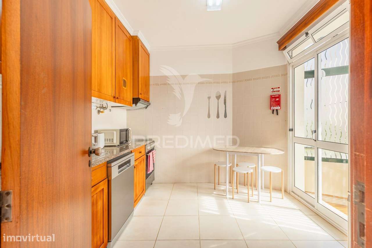 Apartamento T2 no Centro do Caniço – Mobilado, com Garagem e Licenç... - Grande imagem: 5/32