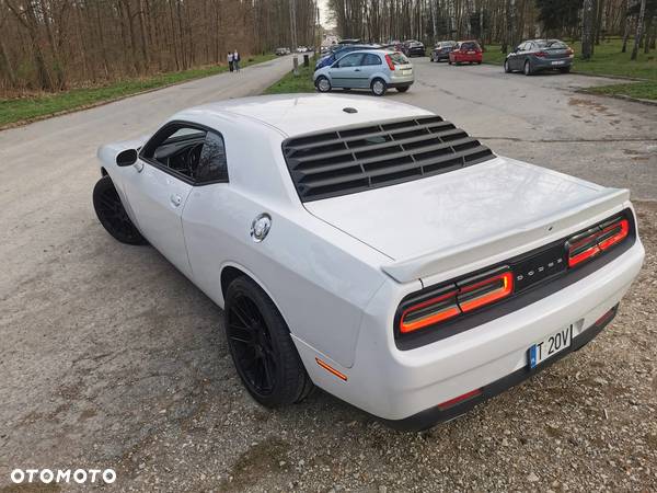 Dodge Challenger 5.7 R/T - 2