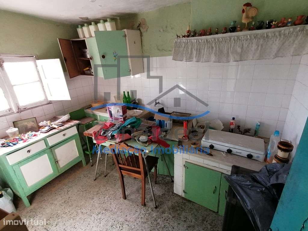 Moradia com dois pisos e logradouro, localizada em Alenquer-30