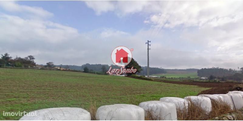 Terreno agrícola com 3.220 m2 em Guilhabreu