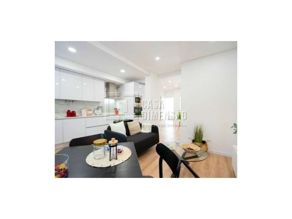 Apartamento T3, totalmente renovado, situado em Benfica, com varand... - Grande imagem: 5/40