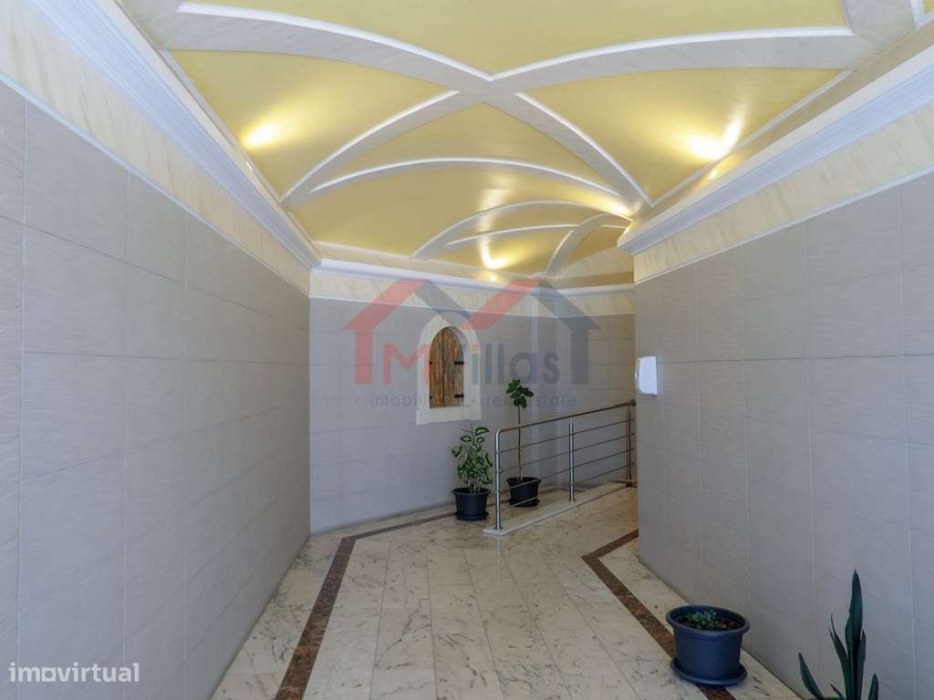 Apartamento T4 dúplex com vista mar, piscina e garagem, perto da pr...-35
