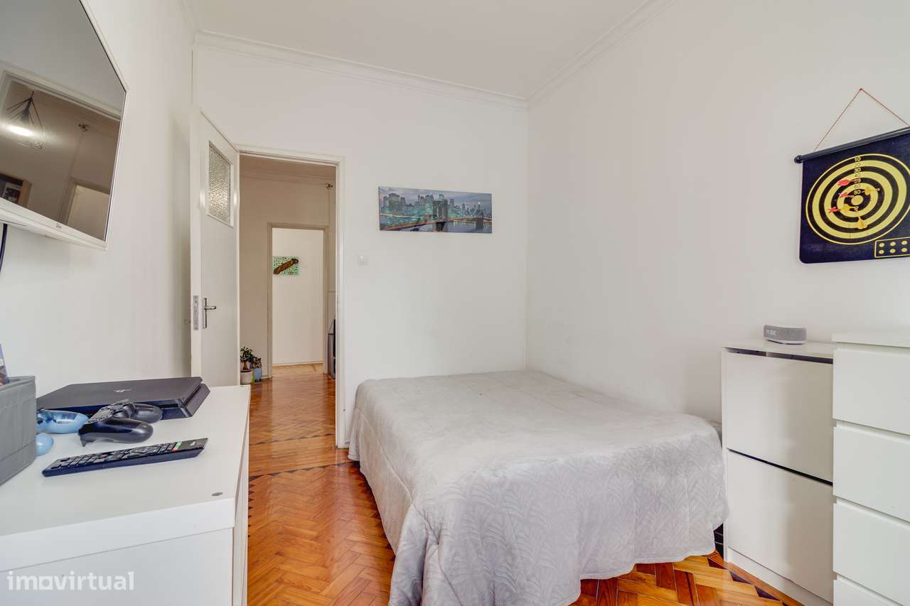 APARTAMENTO T3 | C/ ARRECADAÇÃO | ODIVELAS-6