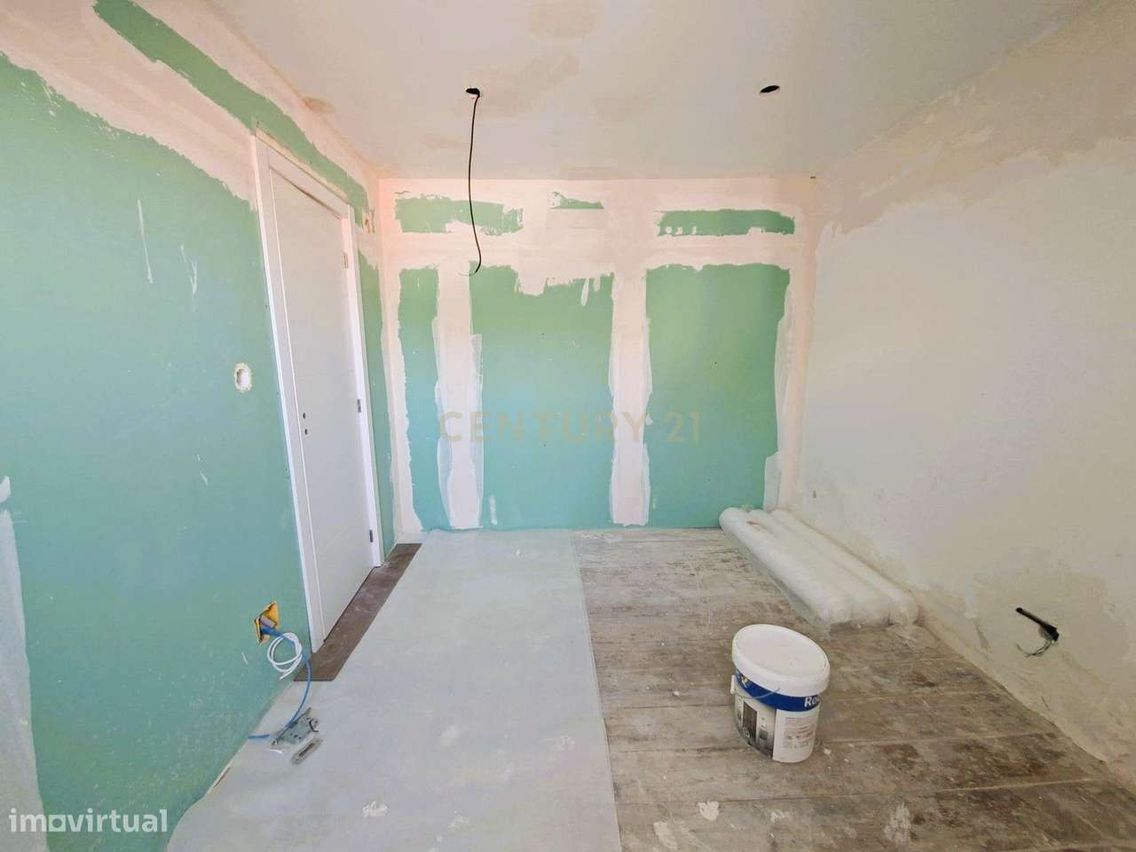 Apartamento Renovado em open-space na Penha de França, Lisboa-12