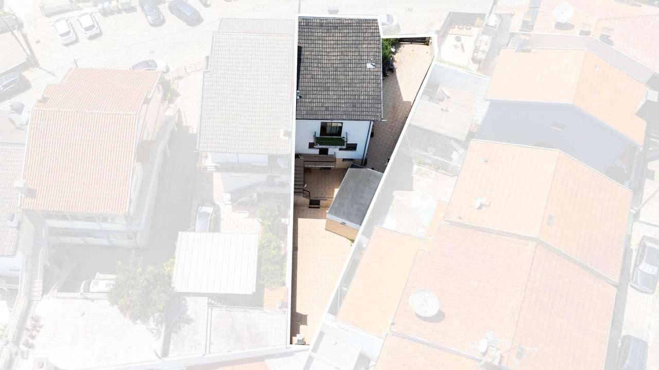 Moradia T3+1 Renovada em Fânzeres (Seixo).Garagem, Jardim e...-30
