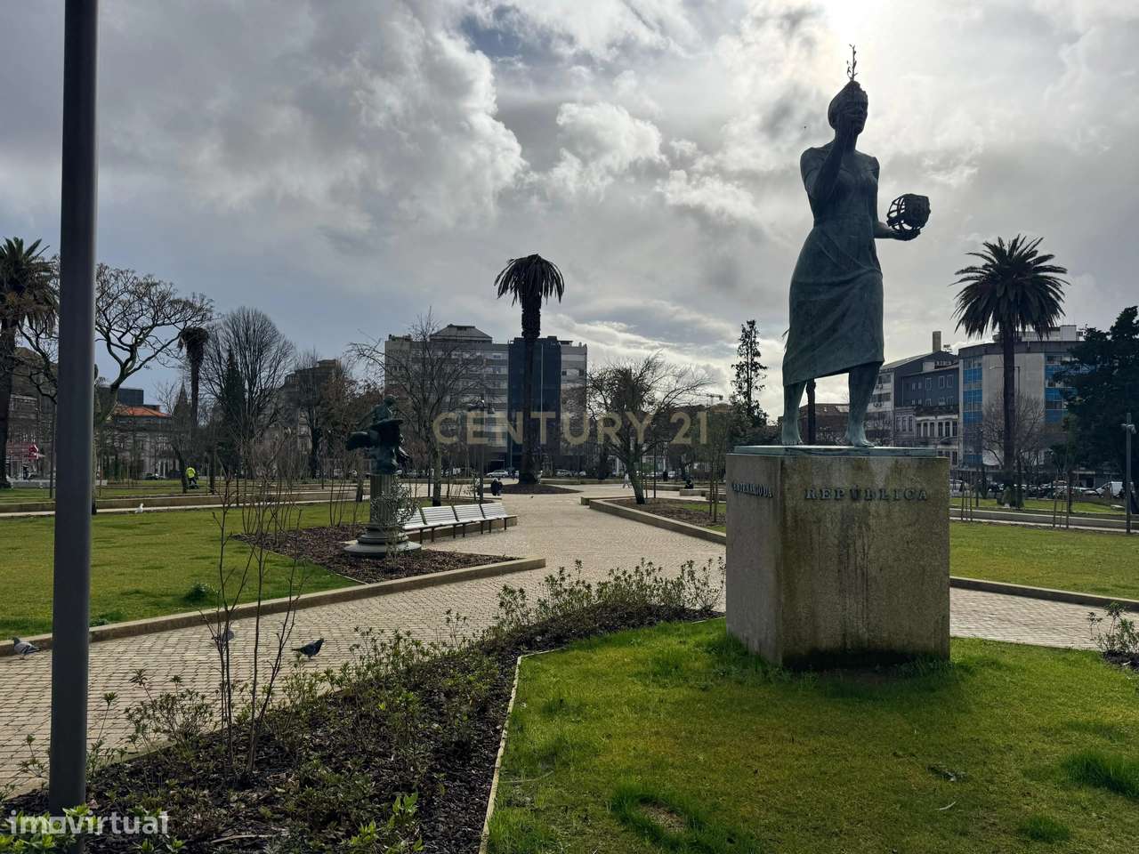 Prédio de Charme na Praça da República – Centro do Porto-32