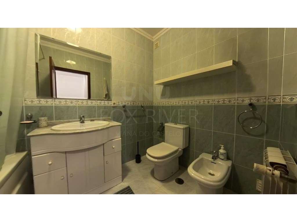 Moradia T4 Geminada na Meadela-13