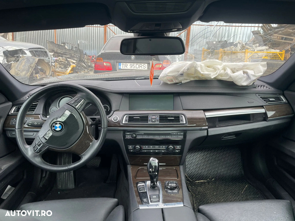 Dezmembrez BMW seria 7 F01 740d N57 cutie calculator capota aripa portbagaj usa interior navigatie volan etc - 16