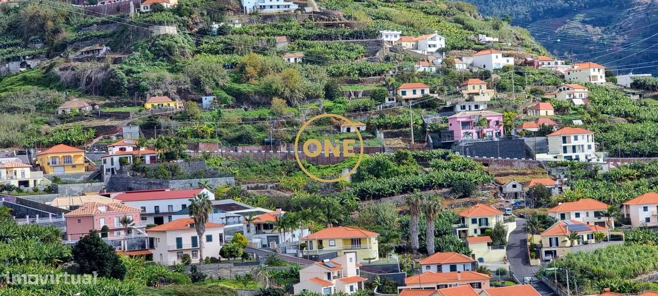 Terreno de 1.090m2 na Ribeira Brava – Vista Panorâmica Sobre o Oceano - Grande imagem: 4/7