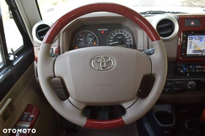 Toyota Land Cruiser - 7