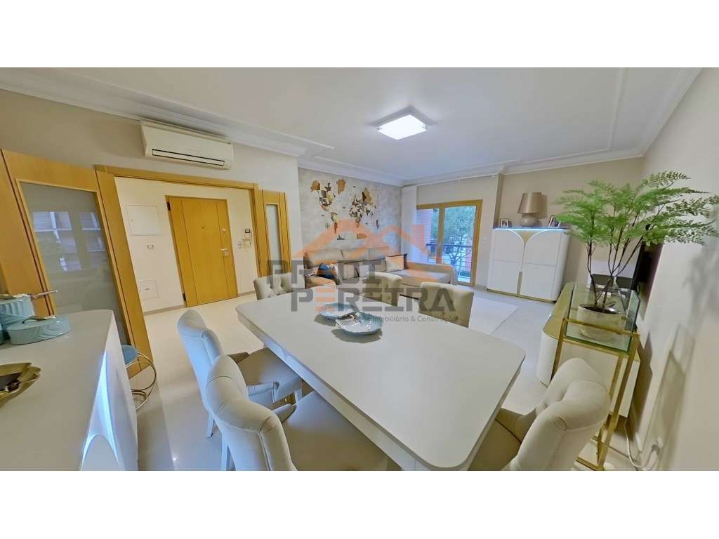 T3 com duas varandas e box para duas viaturas, nas Colinas do Cruze... - Grande imagem: 4/29