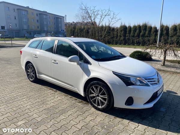 Toyota Avensis Combi 1.6 - 11