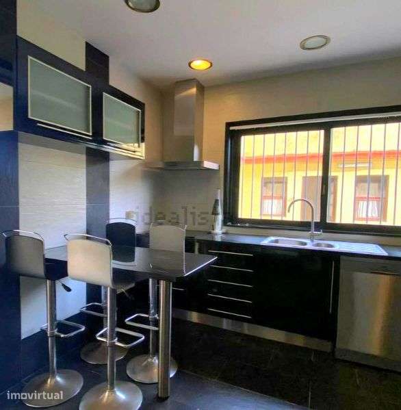 Moradia T4+1 com 4 frentes —  junto ao Parque de Quires, na Maia - Grande imagem: 4/12