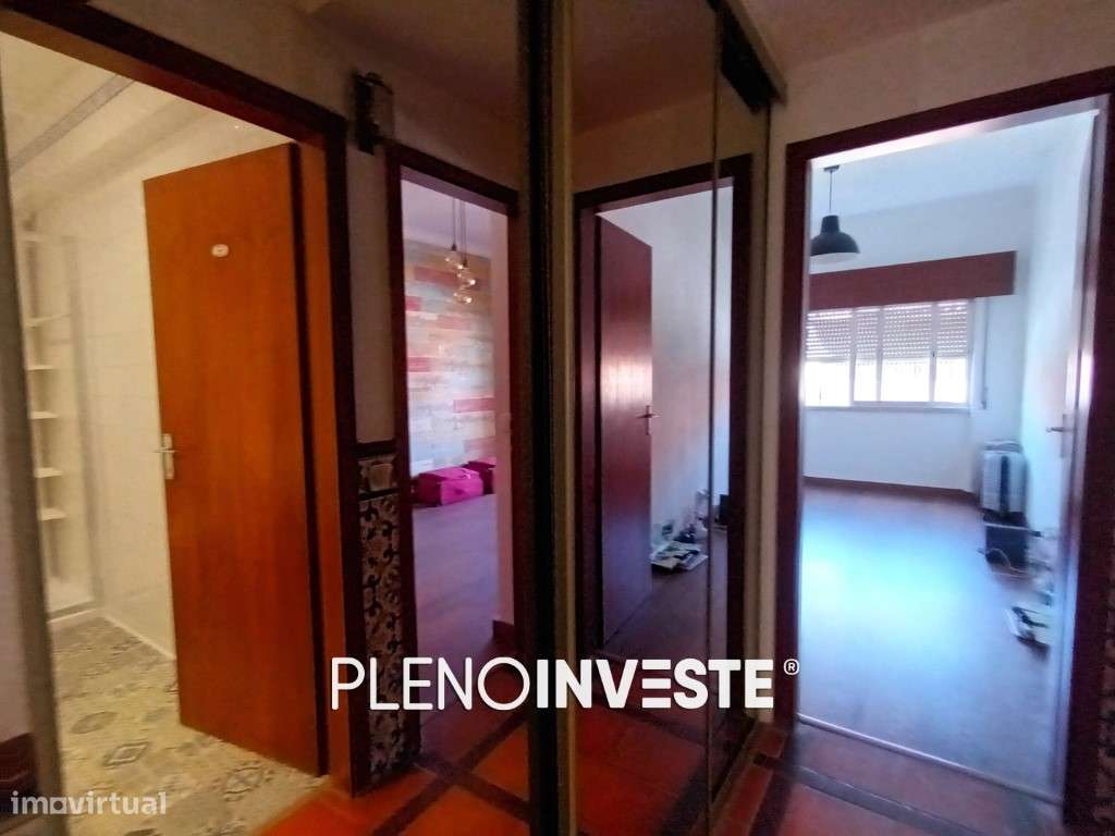 T2 com Excelente Potencial + Arrecadação de 40m2 em Corroios-6