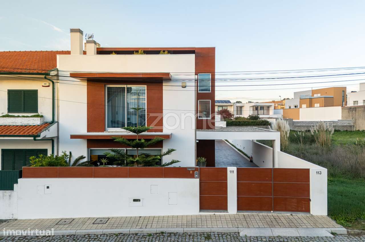 Moradia T3 a poucos metros da praia de Lavra - Grande imagem: 2/44