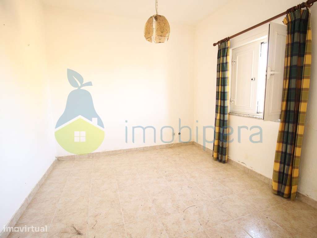 Moradia Isolada T4, térrea, de um só piso, com terreno de 3.540m2.-11