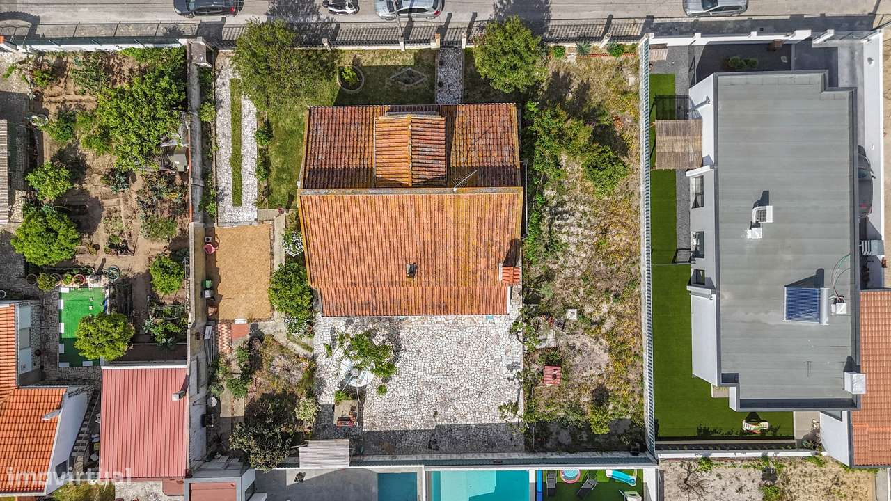 Moradia Isolada T3 com terreno de 726m² em Redondos – Espaço, Privacid-10