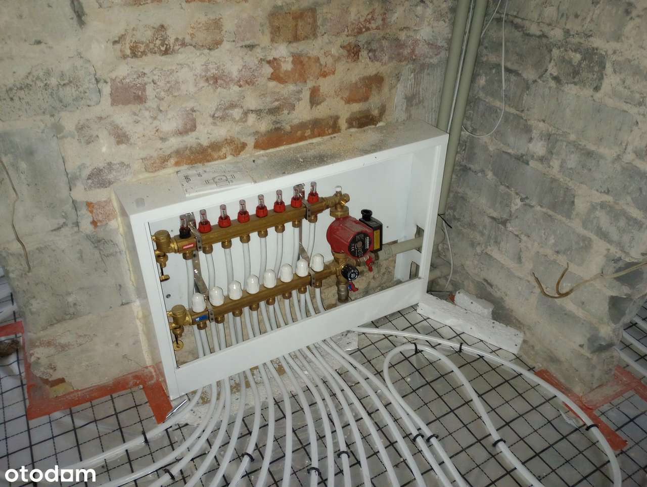 Dom w trakcie remontu w pięknej okolicy.-15