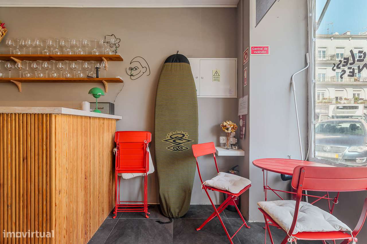 Garrafeira, mercearia para trespasse na Rua Tenente Ferreira Durão-5