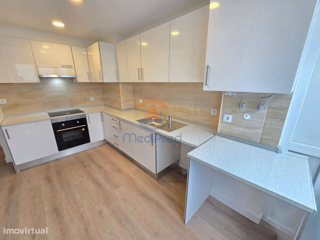 Apartamento T3 Totalmente Remodelado | Camarate, Loures-7