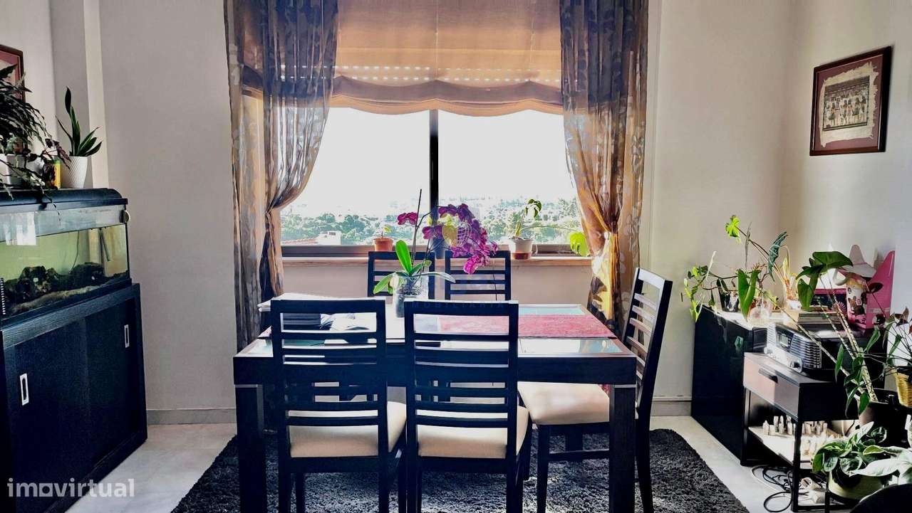 Apartamento T2 com Varanda , Arrecadação e vista Rio em Alverca-18