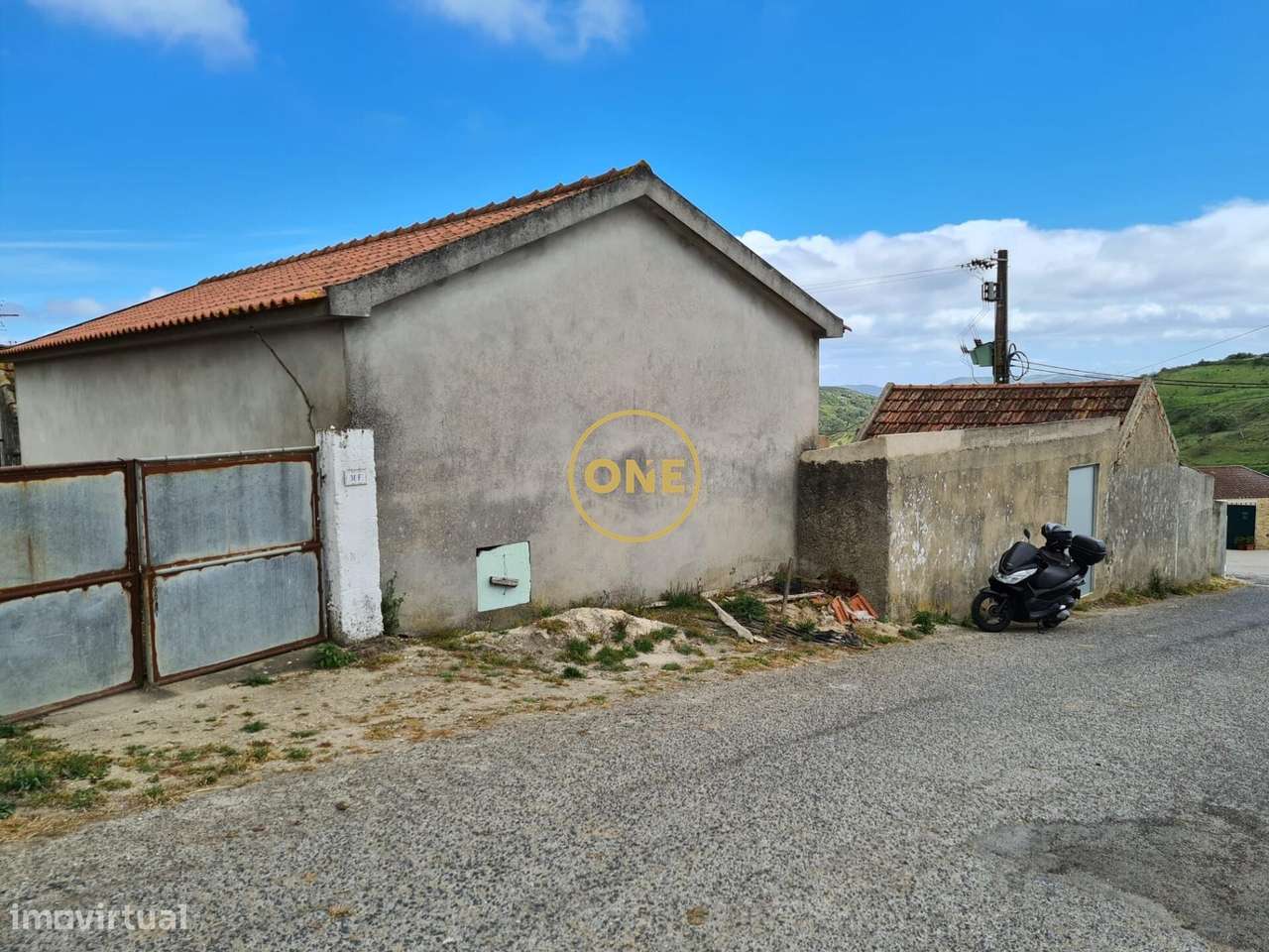 Moradia Exclusiva para reconstrução, com Projeto Aprovado e Licença a-5