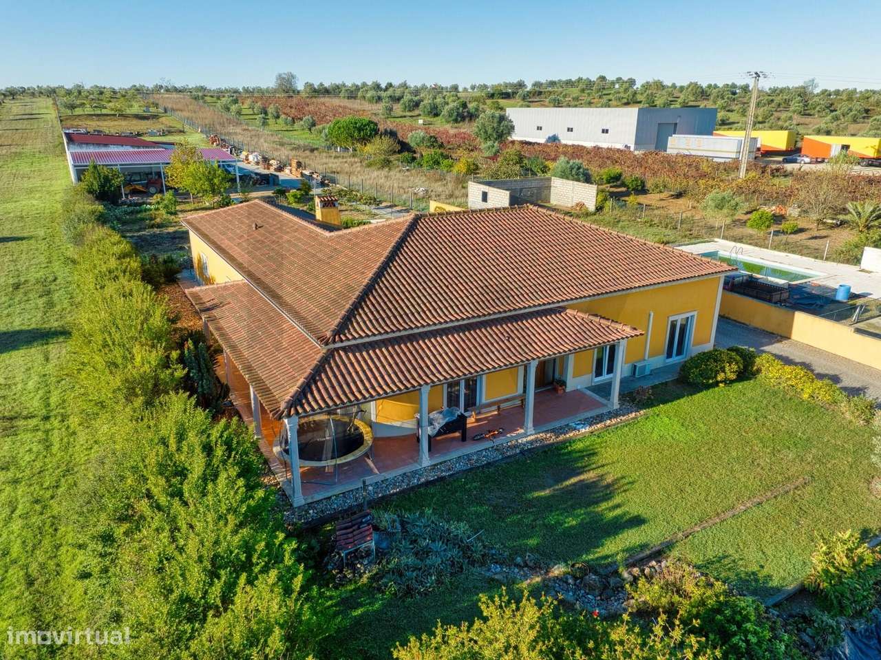 Moradia T5 localizada a apenas 12 minutos (9,5 km) de Santarém - Grande imagem: 2/43