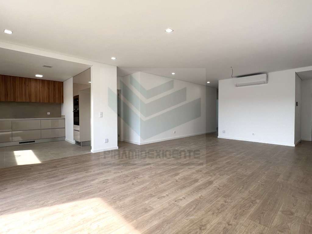 Moradia Isolada, Nova, 3 Suítes, Piscina, Garagem, AZEITÃO!-6