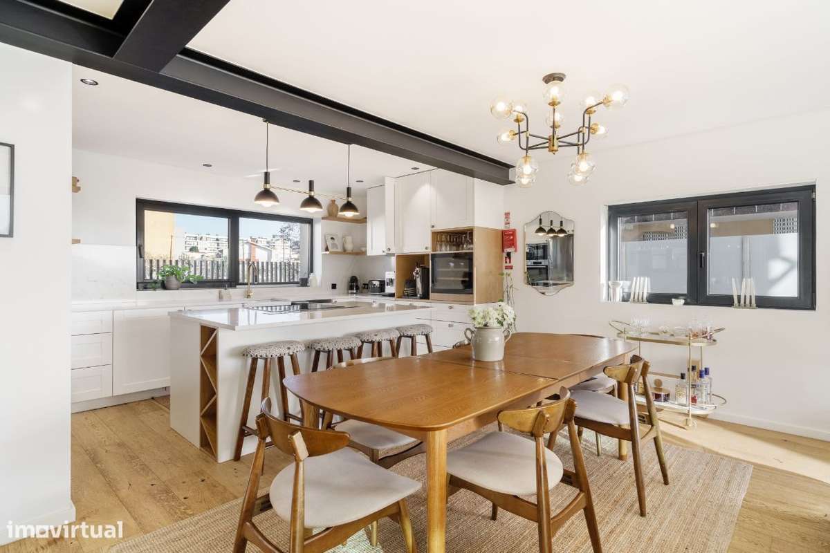 Moradia V3+1 totalmente renovada com vista mar-21